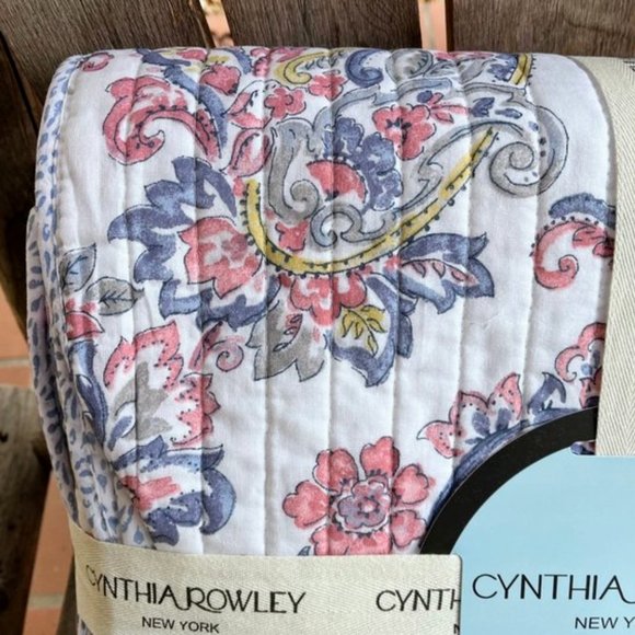 Cynthia Rowley Paisley Floral QUEEN Cotton Quilt. 88” X 92”. FABRIC: COTTON - Picture 1 of 6